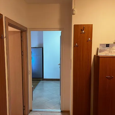 Апартамент Lucky Star Next To The Lift With Free Parking *